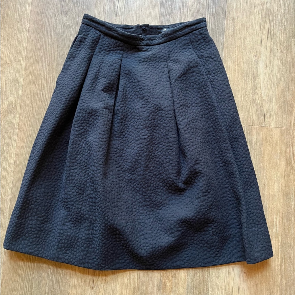 H&M Highwaisted A-Line Black Skirt with Pockets